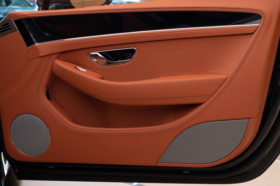 Детали экстерьера Bentley Continental GT 2020 года  (UAE) (фото 4 из 10)